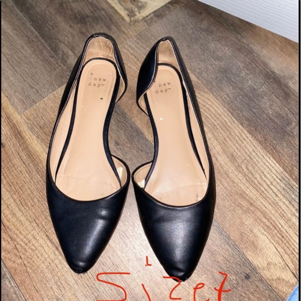 Flat shoes